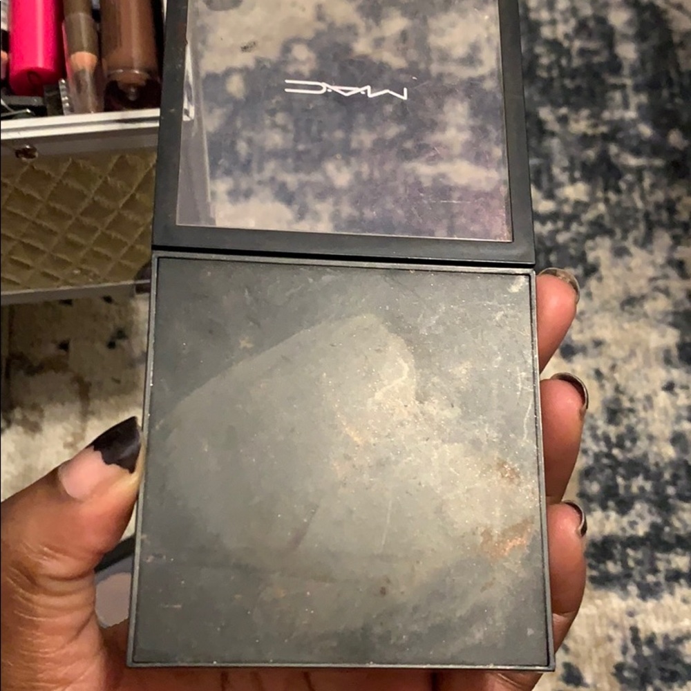 Authentic Mac Shadows - Picture 3 of 3